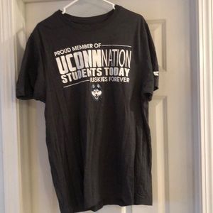 UCONN t shirt